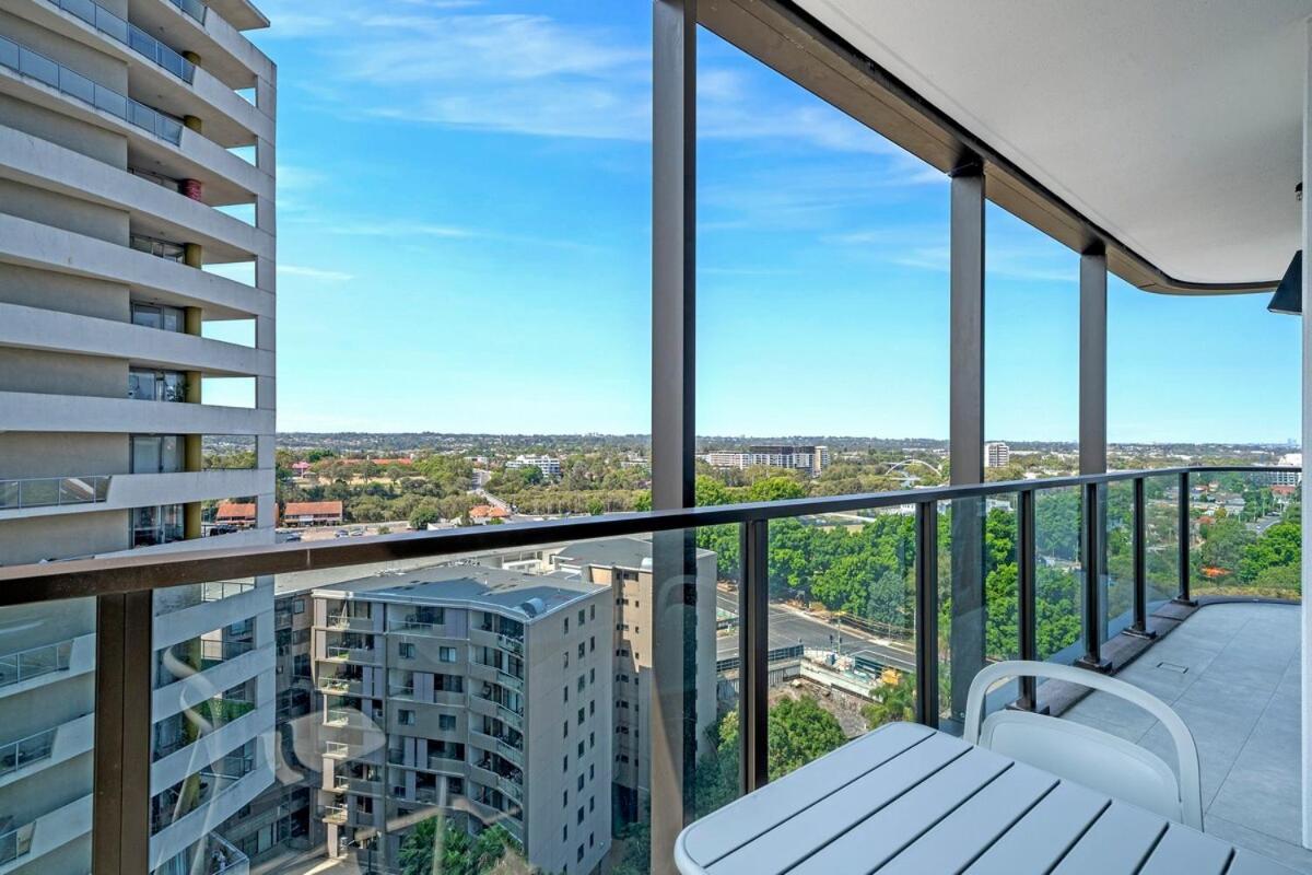 Stylish 2br With Pool & Views Near Parramatta Appartamento Sydney